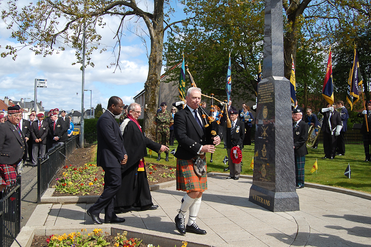 Piper - Veterans Memorial Monument, Knightswood, Glasgow