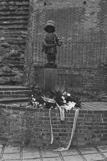 Statue of the Little Insurgent - Polish Scouts - Warsaw British Rail