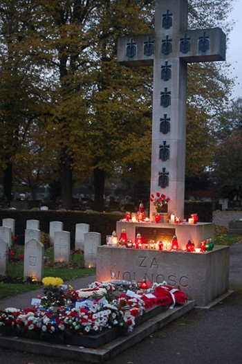 Candles on the Memorial Cross to Polish Airmen at Newark