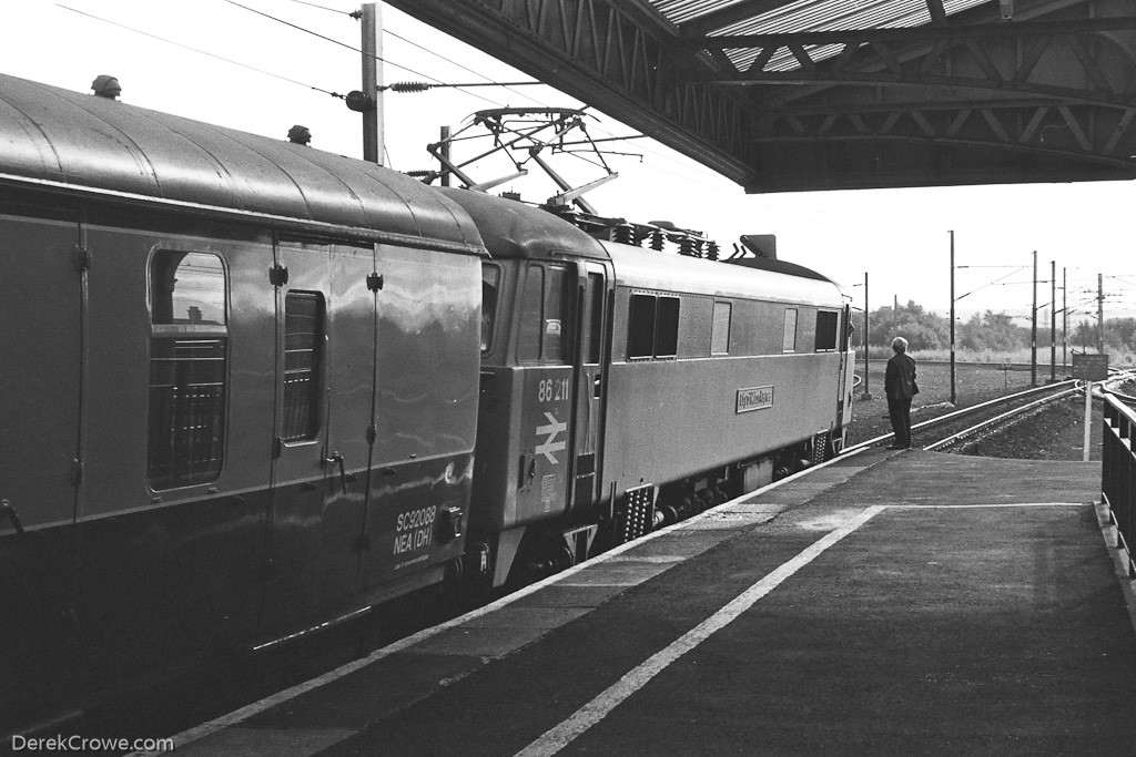Class 86 no. 211 Carstairs Railway Station 1984